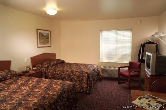 Woodspring Suites Evansville Room photo